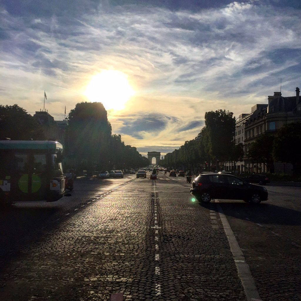 Aux Champs Élysées!