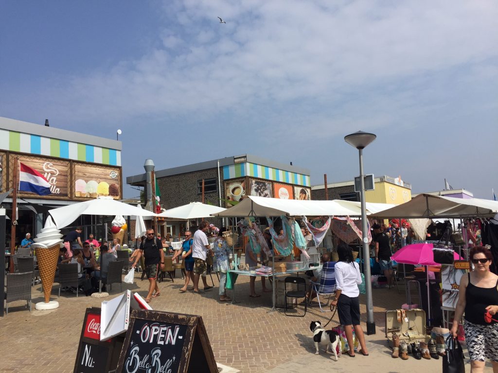 Now in Noordwijk, we just cycled to the beach where we discovered a pop up beach market of food trucks, cafes, live DJ jams, and vendors with all kinds of arts and wares.